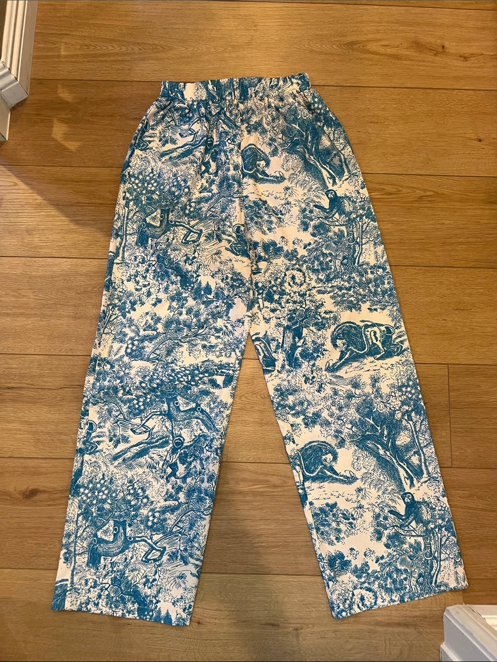 Commense Blue and White Toile Print silky pants with pockets - Picture 1 of 4